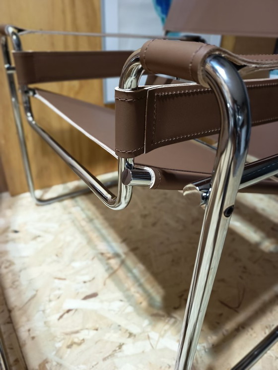 Image 1 of Poltrone Knoll Wassily B3 2 nuove/usate in pelle color noce di Marcel Breuer € 4.400