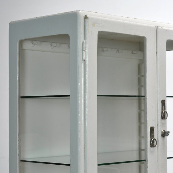 Image 1 of Medizinischer Holzschrank, um 1950