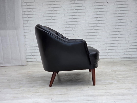 Skandinavisches Sofa aus den 1960er Jahren, bezogen mit schwarzem Möbelleder. – 2 Sitzer Sofas, Wood (photo 16 of 18)
