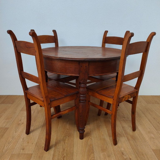 Vintage antiker runder Esstisch mit Stühlen, Essbereich