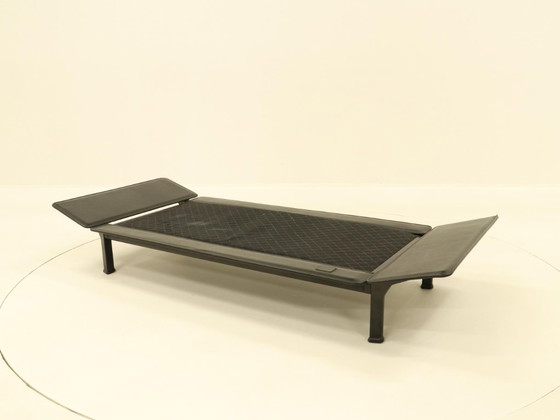 Image 1 of Ligbed van Zanotta in zwart leer