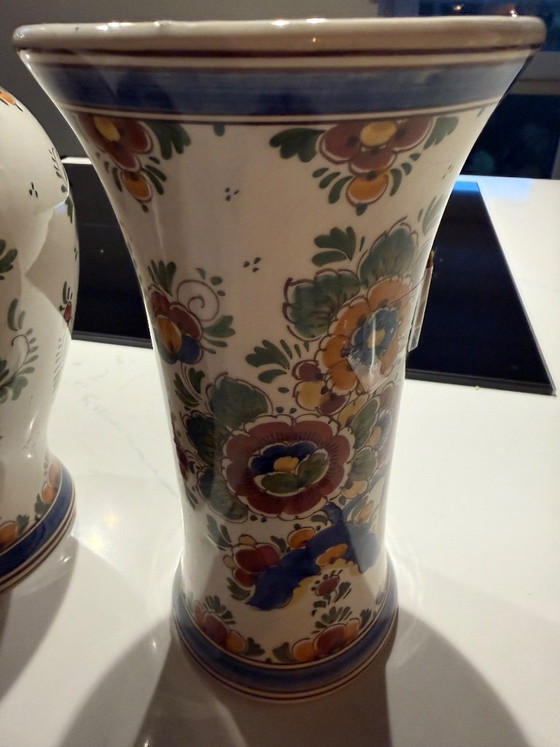 Three-Piece Hand-Painted Delft Polychrome Cabinet Set in Excellent Condition – Vases, Ceramic (photo 10 of 10)