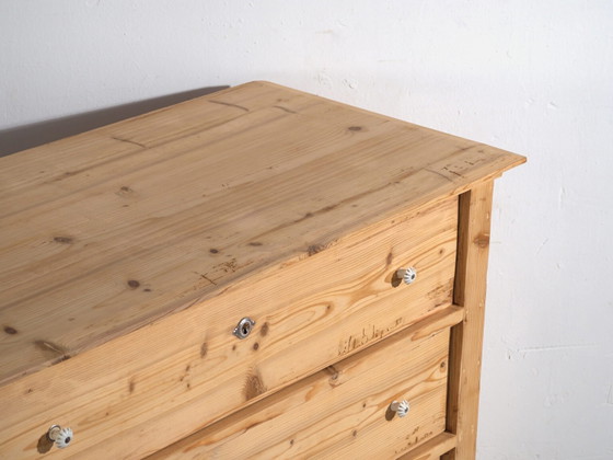 Chest of drawers in stripped pine – Central Europe, circa 1920 – Wood, Ceramic, Rustic (photo 20 of 40)