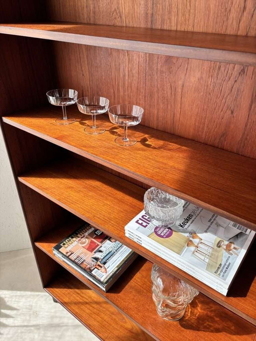 Librería vintage escandinava de caoba completamente reformada