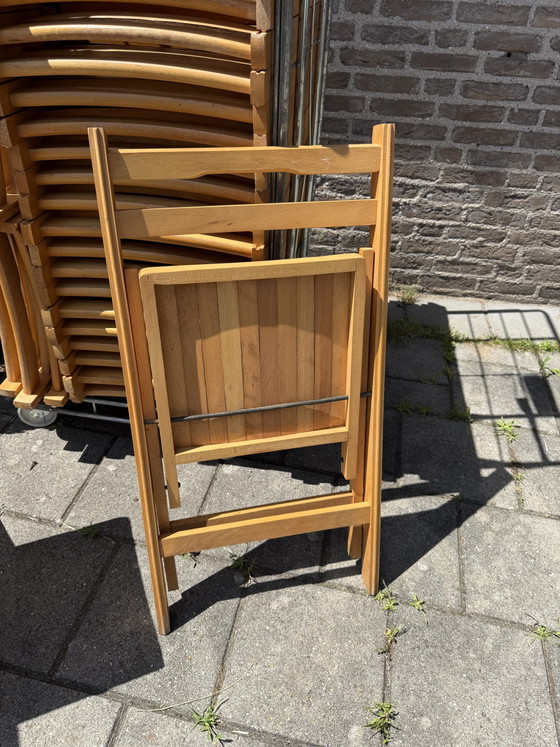Image 1 of Partij van 53x vintage hardhouten klapstoel ‘80