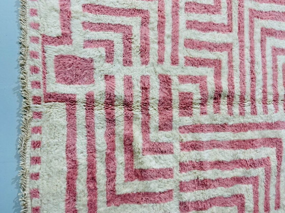 Image 1 of Tappeto marocchino geometrico rosa: 300x200 cm, annodato a mano in lana Beni Ourain.