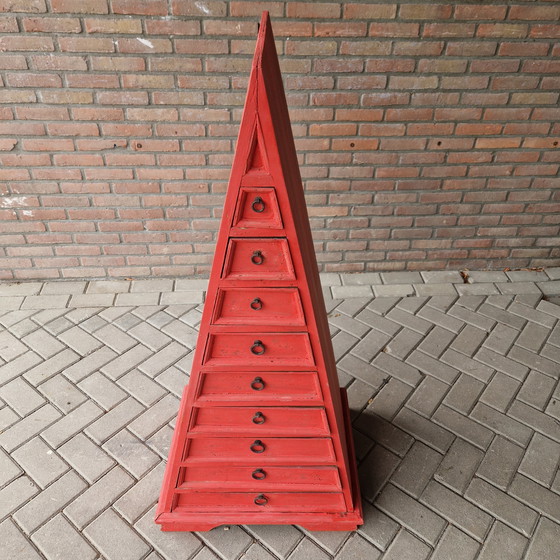 Image 1 of Commode pyramidale des années 90, armoire bohème rouge