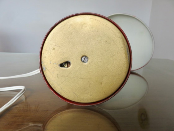 Image 1 of Franse "cocotte"-lamp van messing en rood gelakt metaal, jaren 1950-1960.