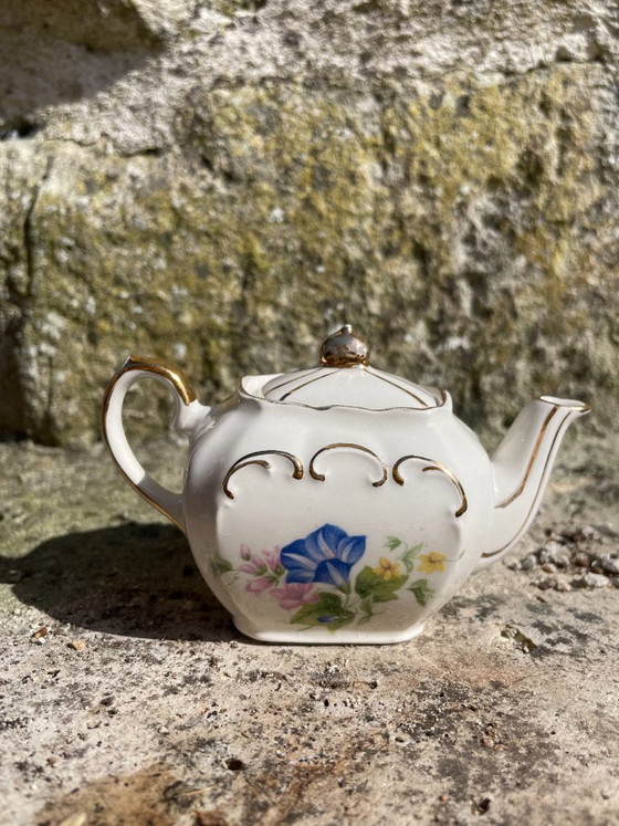 Image 1 of Mini théière Sadler en porcelaine fleurie – Angleterre