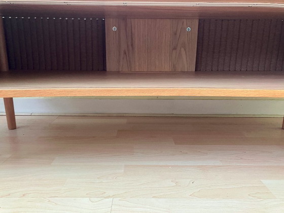 Image 1 of Designer-TV-Schrank aus Eiche mit Rollladen