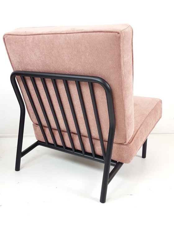 Image 1 of Poltrone Artifort Dux in metallo nero con cuscini rosa nuove