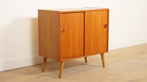 Image 1 of Vintage kastje met schuifdeuren | Audiomeubel | Teak