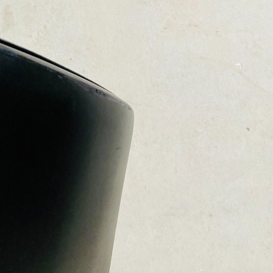 Image 1 of Elegantes Set aus zwei schwarzen Skai-Ledersesseln im Mid-Century-Stil mit Teakholzrahmen | 1960er Jahre