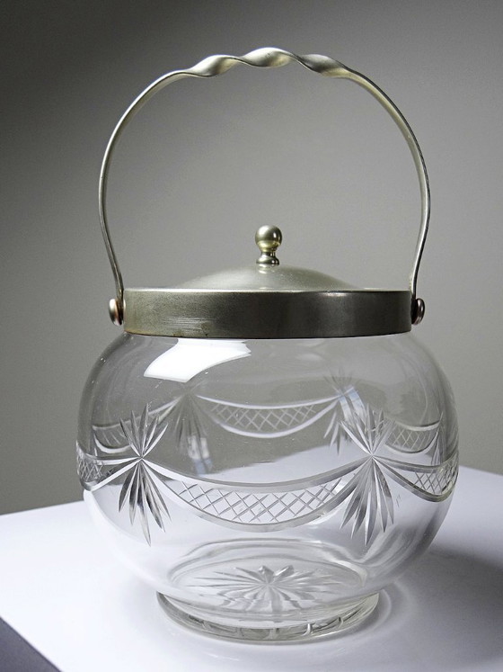 Image 1 of Vaso/bonbonniere antico boemo a forma di bolla in cristallo inciso e metallo argentato, 1920-1940.