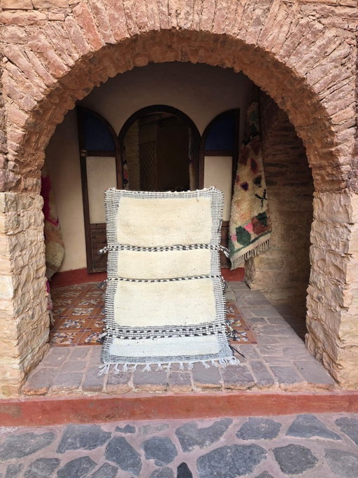 Petit tapis Beni Ourain 150 x 96 cm