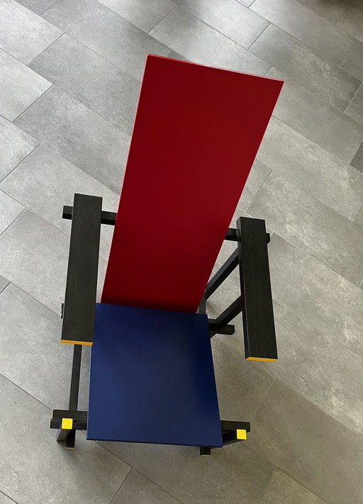 Chaise rouge et bleue Cassina