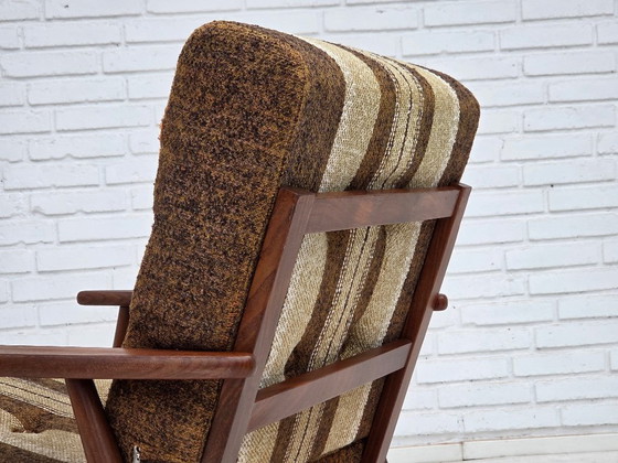 Image 1 of Fauteuil danois des années 1970, bois de teck, tissu d'ameublement en laine.