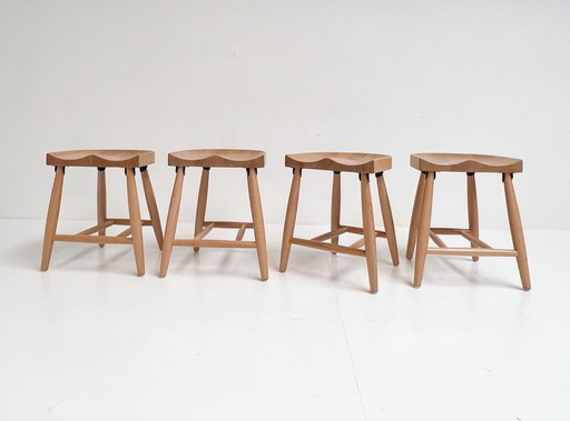 Set di 4 sgabelli di design in legno massello, dopo il 2000