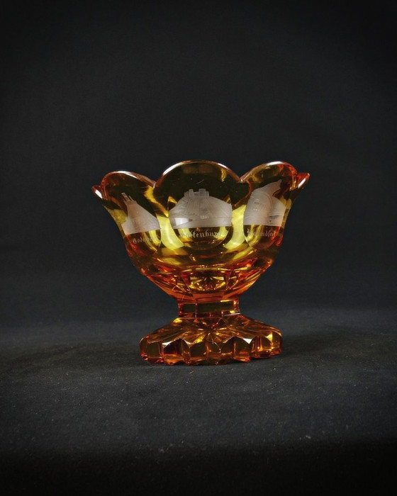 Image 1 of 19e eeuwse Boheemse kristallen schaal versierd met monumenten uit de Rijnland-Pfalz