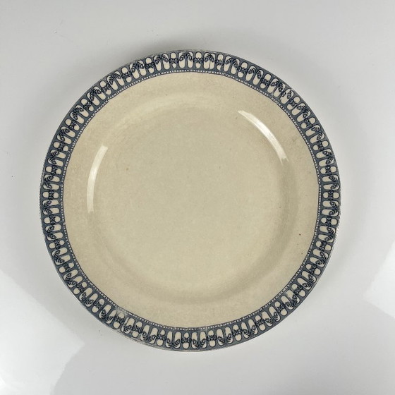 Image 1 of Plato redondo de loza procedente de Salins, de finales del siglo XIX o principios del siglo XX.