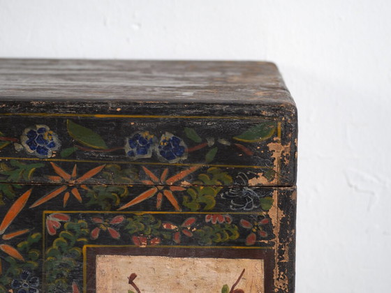 Baule cinese antico dipinto in legno di pino – Cina, circa 1900 – Armadi contenitori (photo 30 of 40)