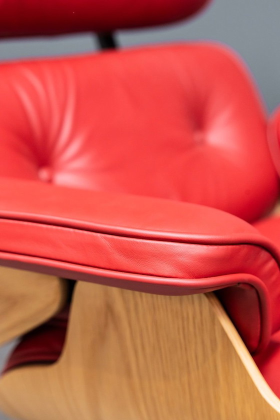 Image 1 of Sillón Eames + otomana