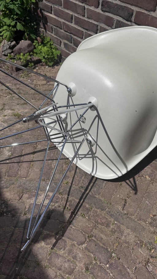 4 x Vitra DAR White Chair