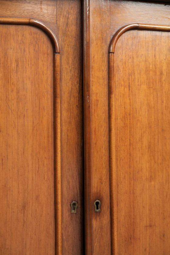 Elegante librería/vitrina inglesa antigua del siglo XIX, con llave en funcionamiento. – Wood (photo 10 of 11)