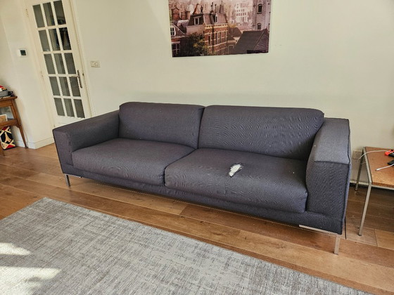 Design on Stock Aikon, 3,5 posti, Divani 3 posti, Tessile, Metallo, Grigio, Modern (foto 2 di 5)