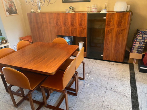 Diseño de comedor italiano de los años 70