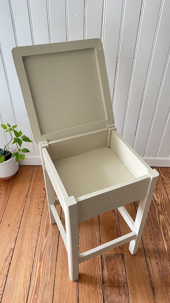 Image 1 of Sgabello vintage in legno verniciato beige