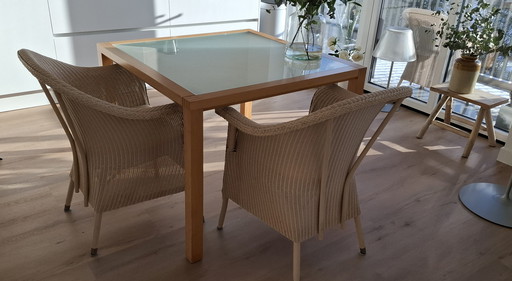 Essgruppe mit Tisch und 4 Lloyd Loom Stühlen