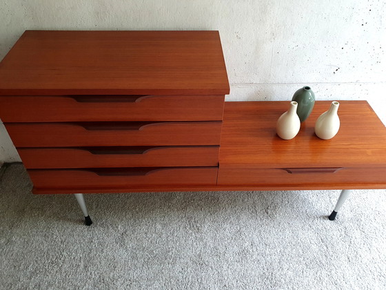 Image 1 of Scandinavisch massief houten dressoir