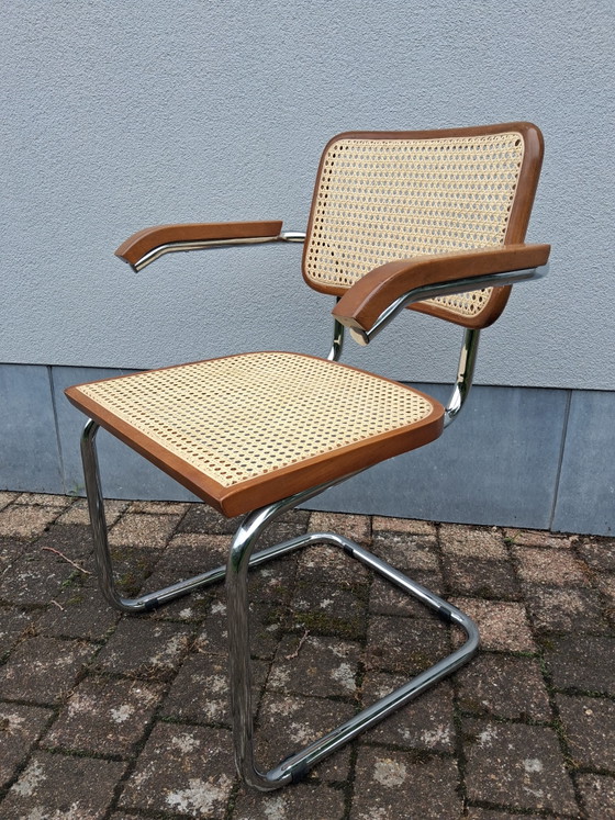 Image 1 of Silla modelo Cesca con reposabrazos