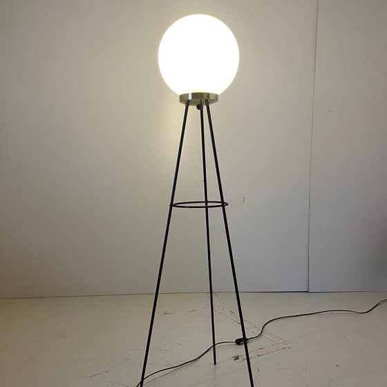Image 1 of 1 lampada da terra vintage Stilnovo, vetro opalino e ferro, Italia anni '50