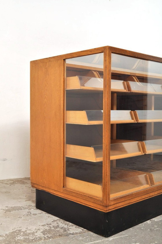 Image 1 of Vintage Winkelvitrine / toonbank in eik en beuken, 1930s