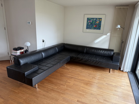 Image 1 of Divano angolare in pelle nera, 2 pezzi, marca Poltrona Frau