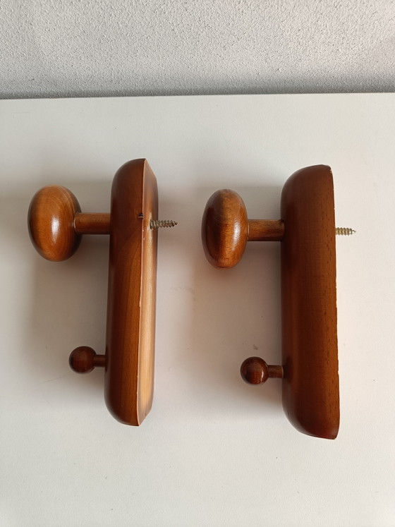 Image 1 of Coppia di grandi ganci da parete vintage in legno con gancio di ricambio in omaggio, Italia, anni '70.