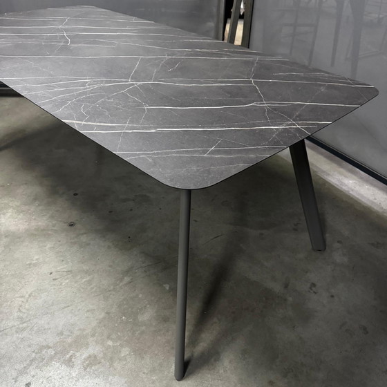 Table talk 5.0 – Bert Plantagie, Esstische (photo 5 of 5)