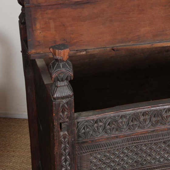 Image 1 of Grand coffre afghan, travail du début du XXe siècle