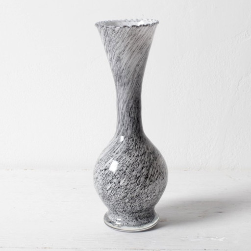 Petit vase vintage bicolore blanc et noir en verre de Murano / Italie / années 1970