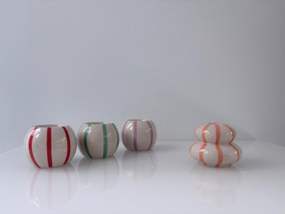 Set di 4 portacandele in ceramica con strisce colorate, Crema, Modern (foto 5 di 12)