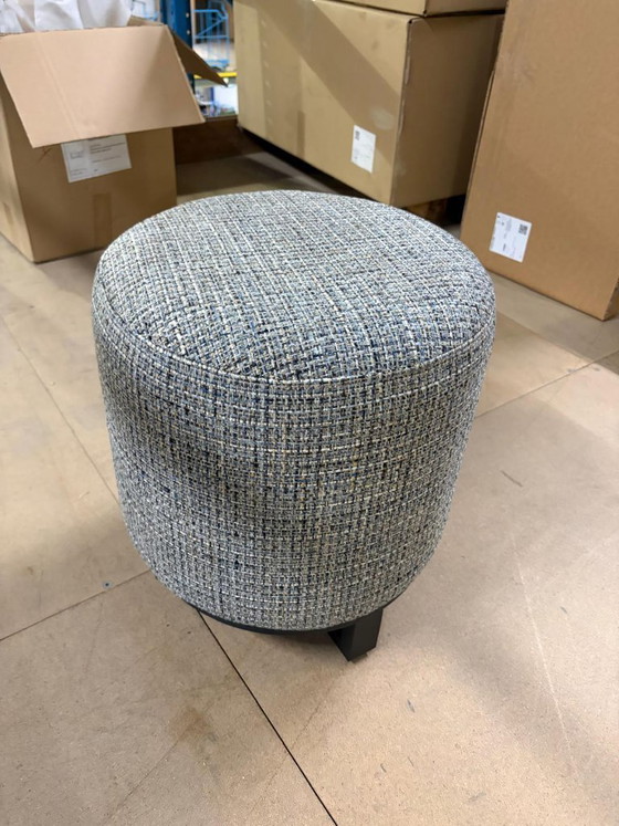 Image 1 of Pouf with black wooden base d40