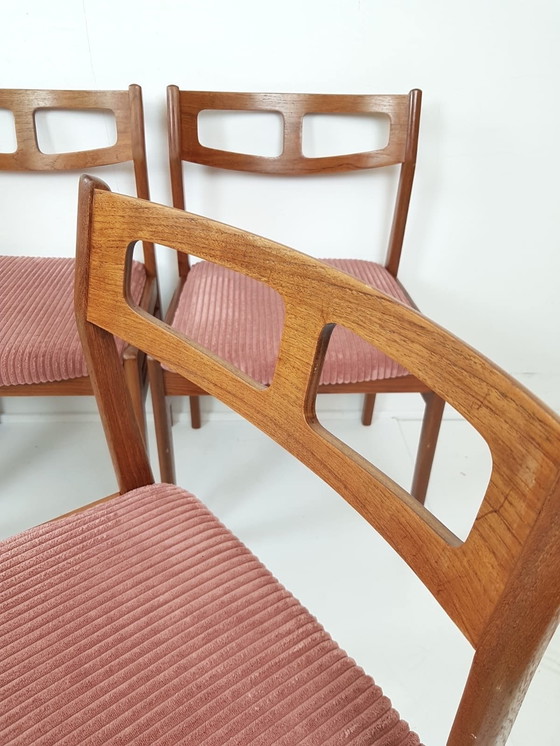Image 1 of 6 chaises de salle à manger vintage danoises en teck, rose côtelé