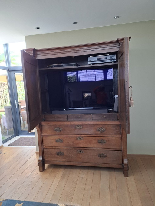 Antiker Schrank