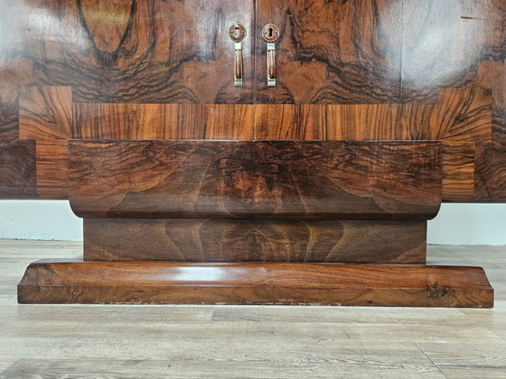 Image 1 of 1940s Art Decò sideboard in walnut burl with mirror