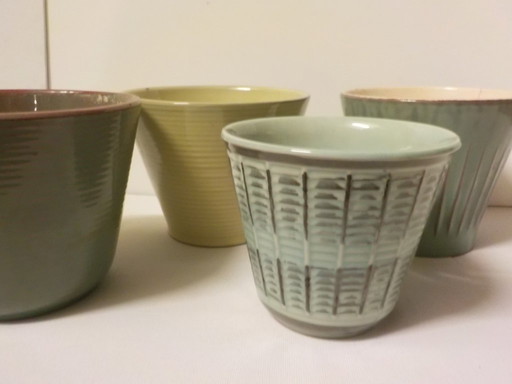 4 vintage flower pots