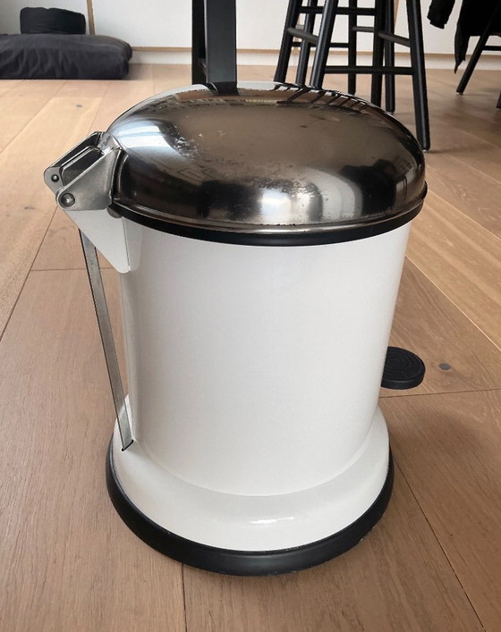 Image 1 of Poubelle à pédale Vipp 13 blanche - Poubelle à pédale, blanche