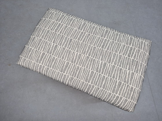 Image 1 of Vintage voetenbank/kruk zwarte poten. Nieuwe stoffering.