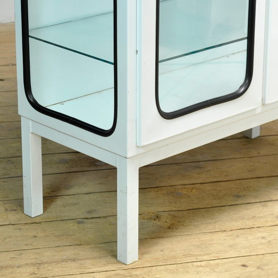 Image 1 of Armoire médicale vintage, années 1970